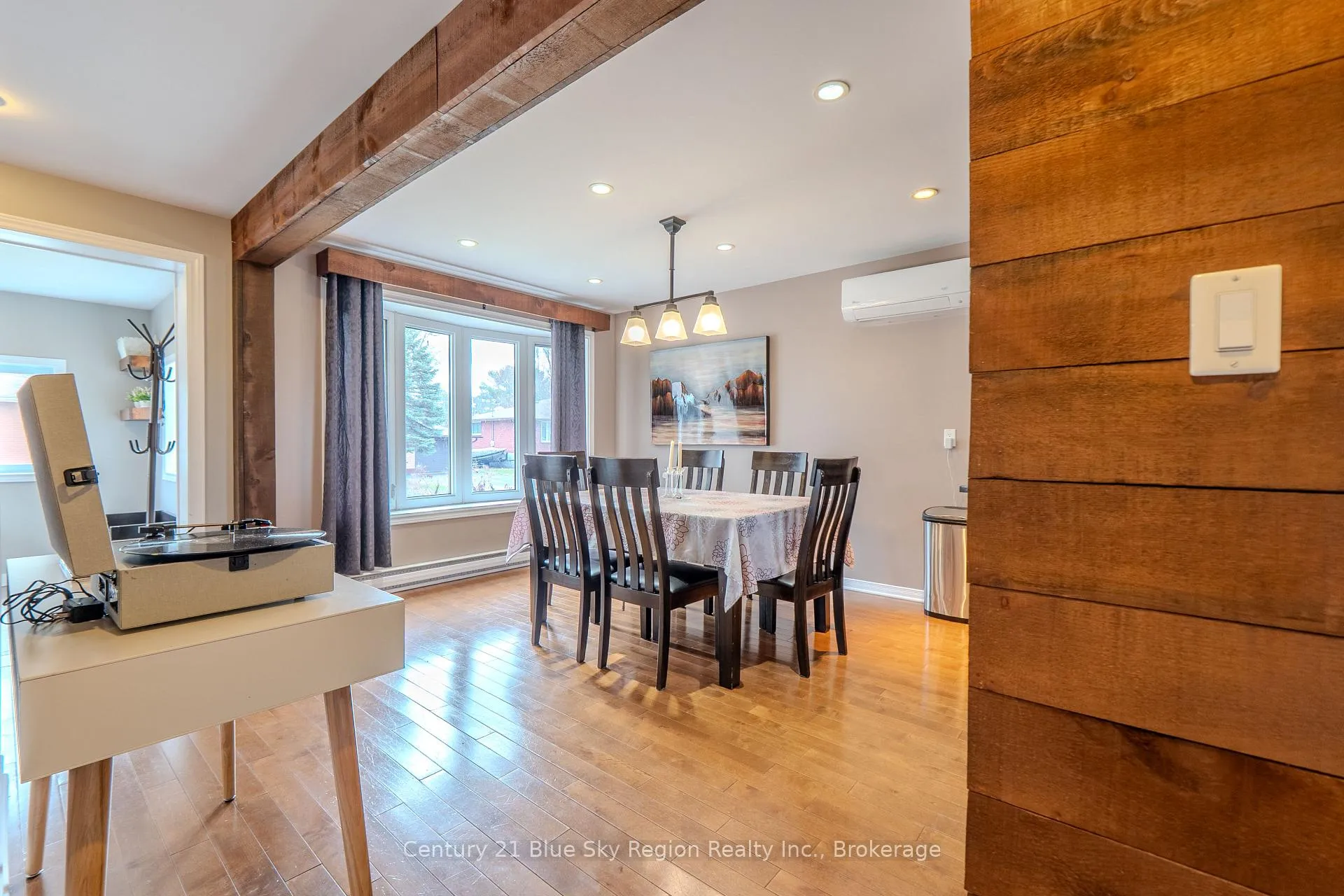 Photo 23 of 25 Rowe Avenue, North Bay, Ferris — HOMEH