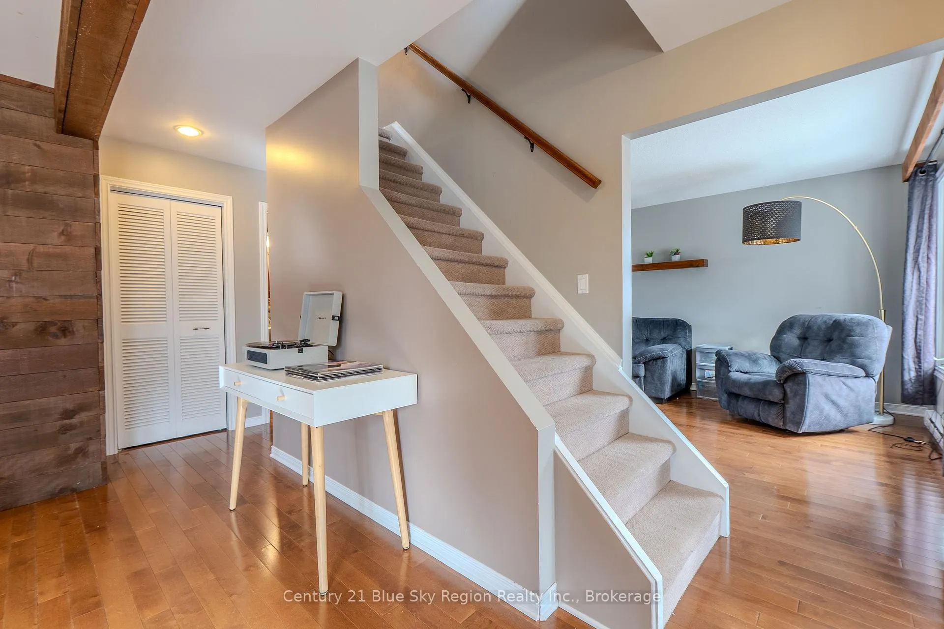 Photo 24 of 25 Rowe Avenue, North Bay, Ferris — HOMEH
