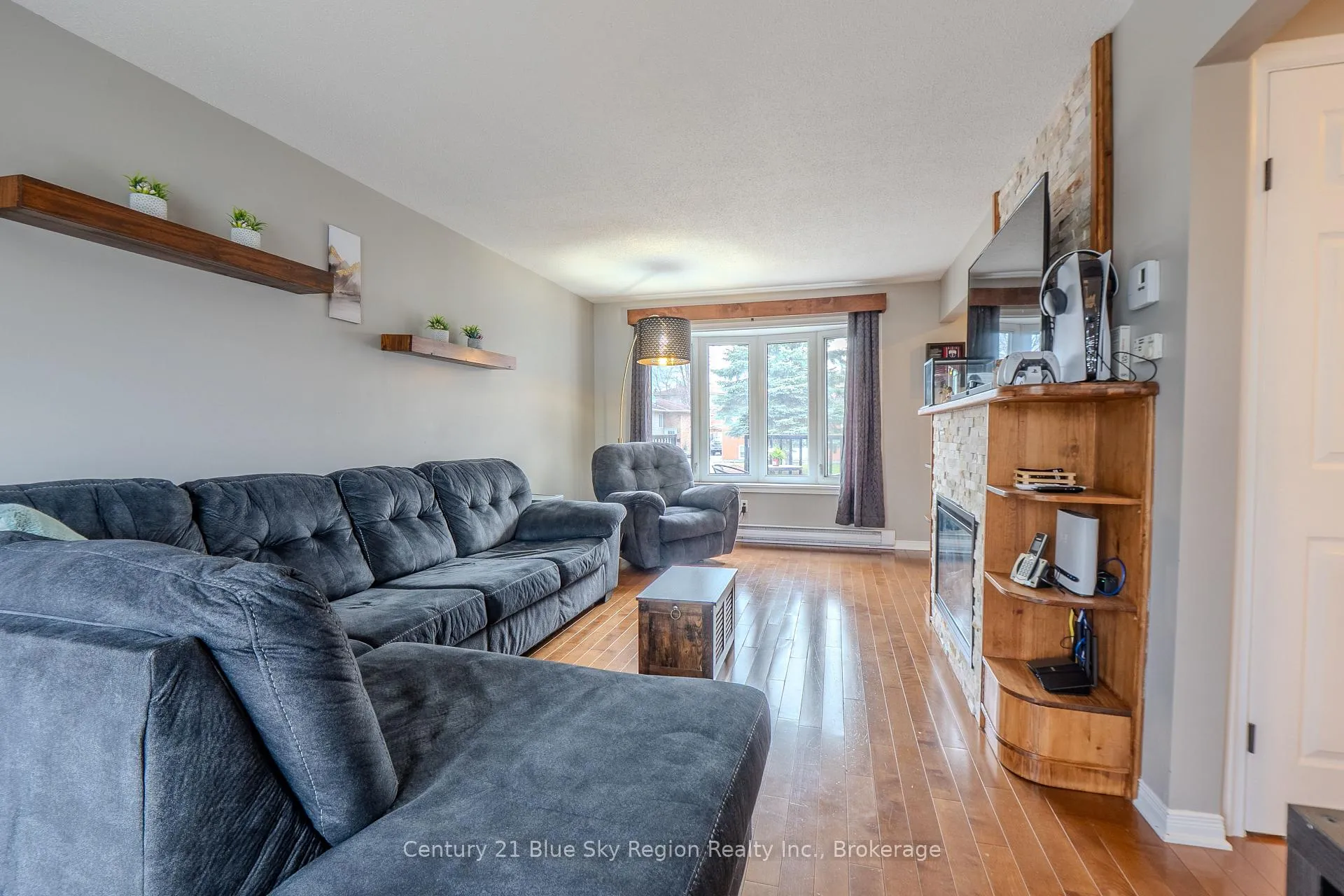 Photo 29 of 25 Rowe Avenue, North Bay, Ferris — HOMEH
