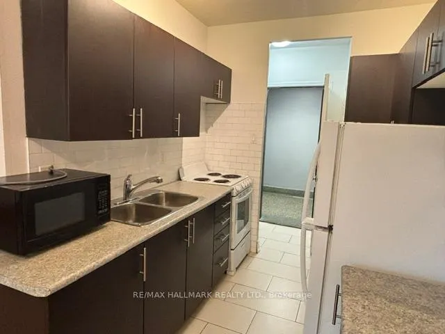 Photo 5 of Unit B1, 2 Newholm Road, Etobicoke, Stonegate-Queensway — HOMEH