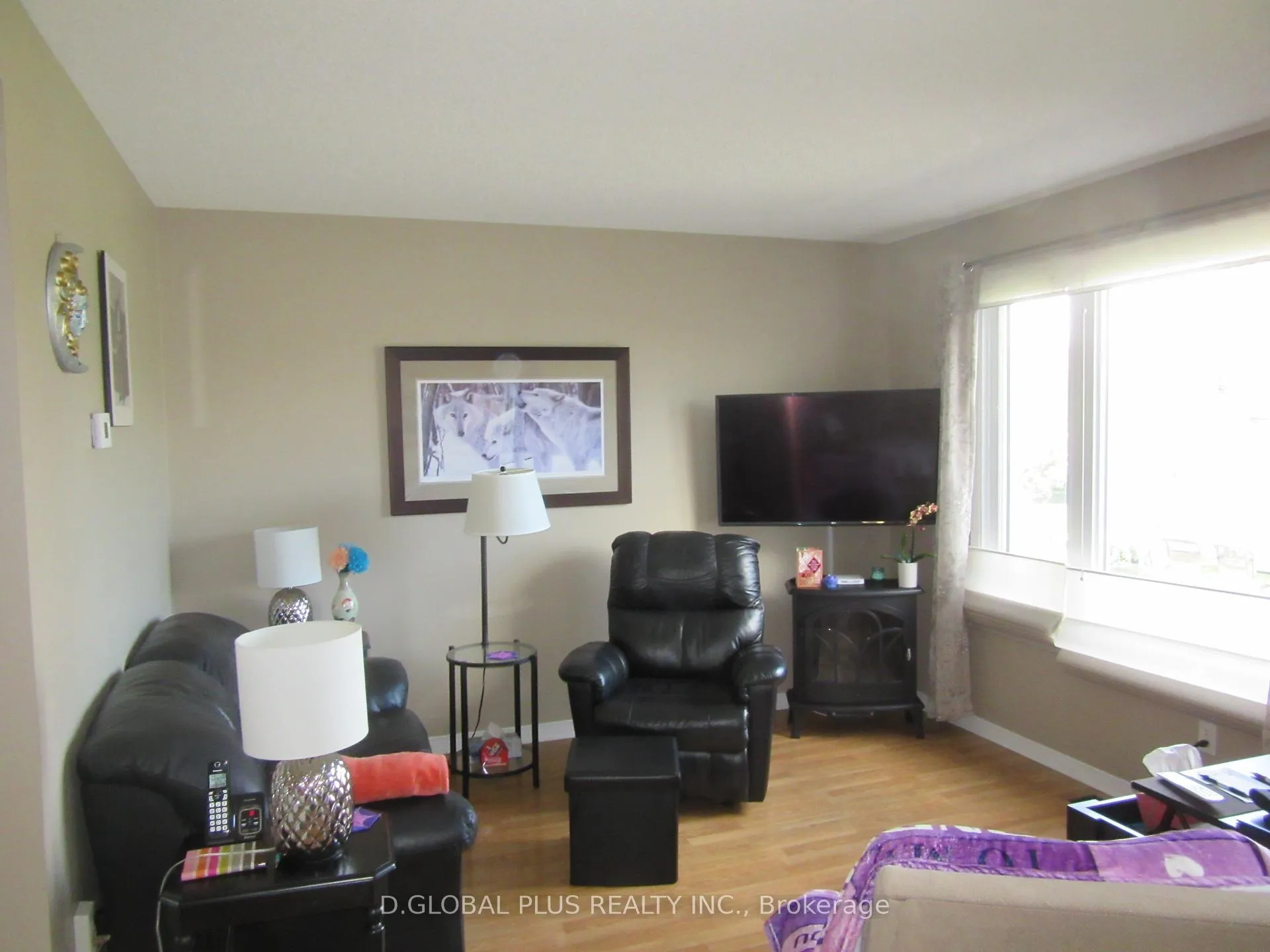 Photo 4 of 121 Hemlock Crescent N, Cornwall — HOMEH