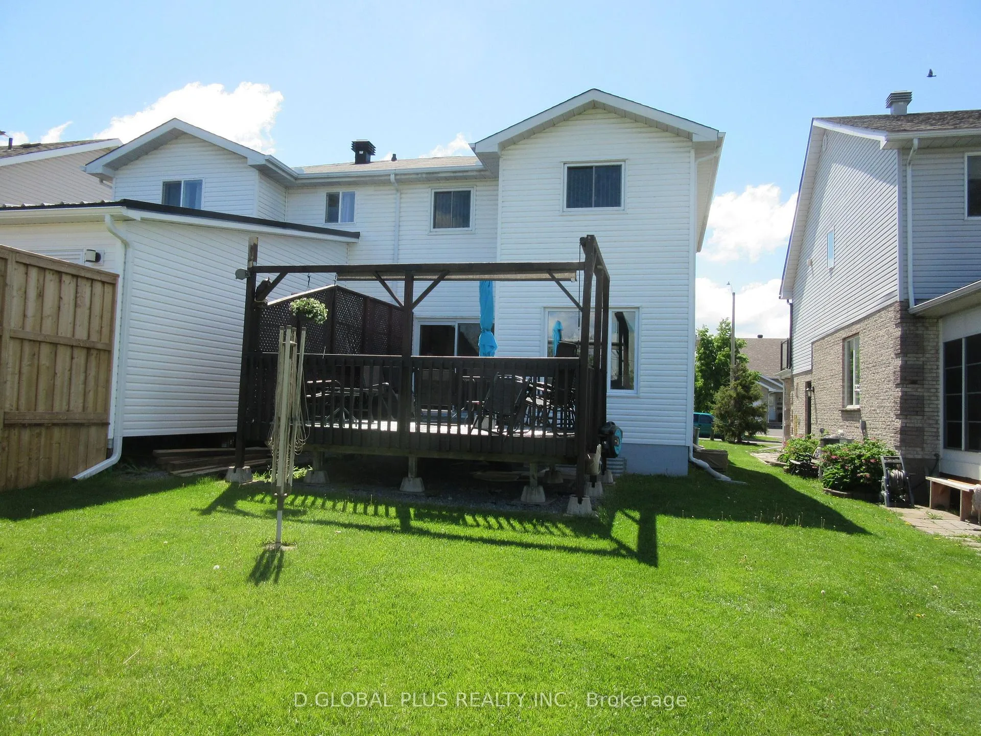 Photo 19 of 121 Hemlock Crescent N, Cornwall — HOMEH