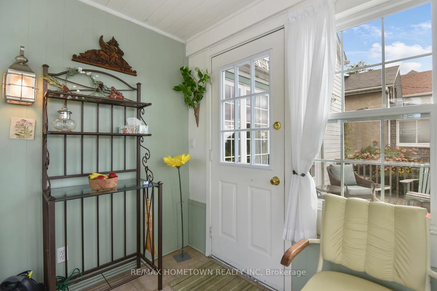 Photo 10 of 92 Water Street E, Brockville — HOMEH