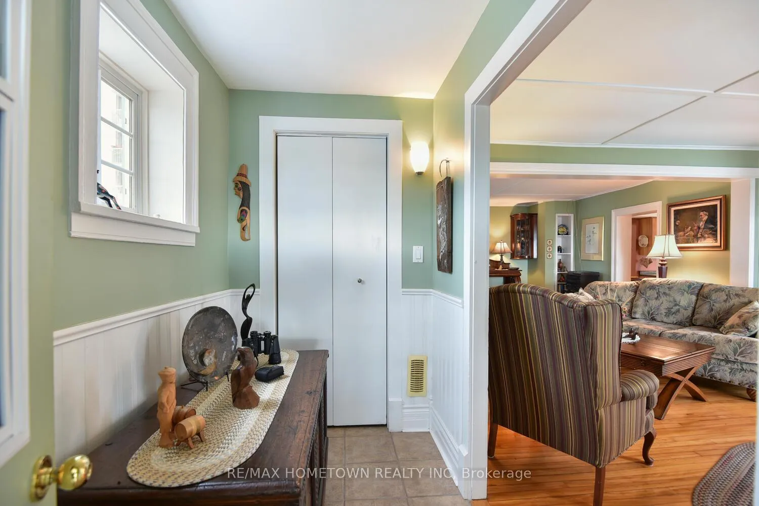 Photo 14 of 92 Water Street E, Brockville — HOMEH