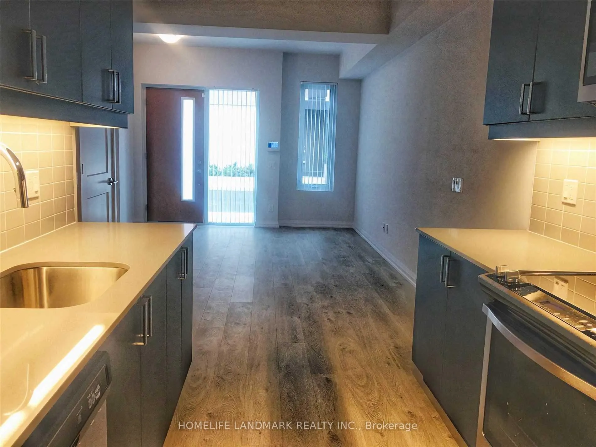 Photo 3 of Unit Th36, 1050 Portage Parkway, Vaughan, Concord — HOMEH