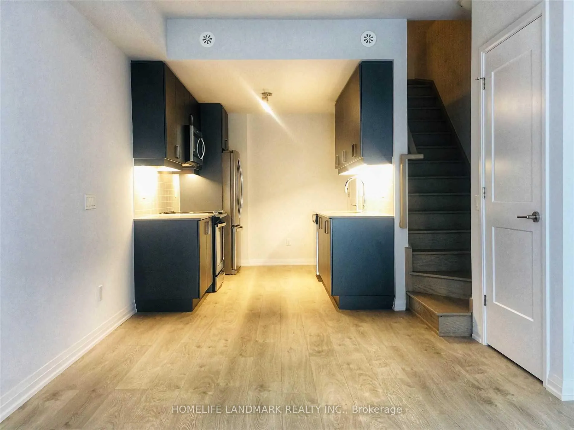 Photo 5 of Unit Th36, 1050 Portage Parkway, Vaughan, Concord — HOMEH