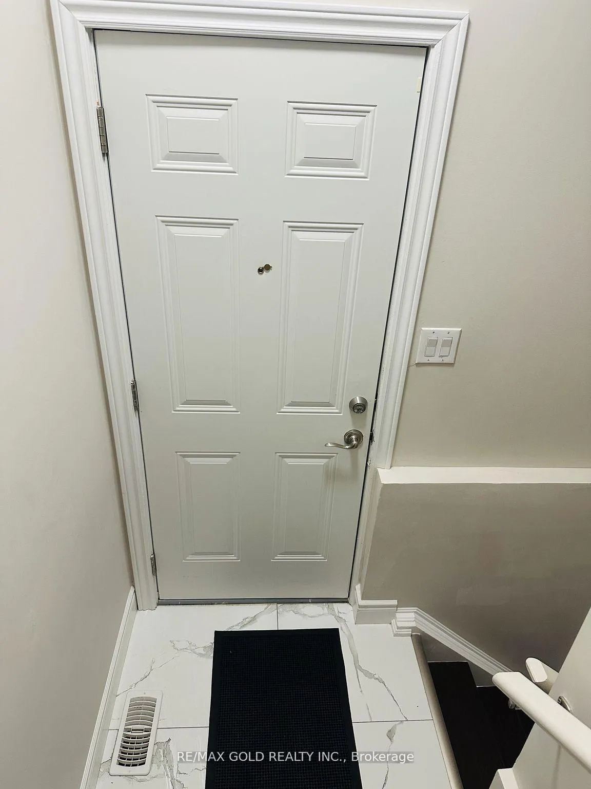 Photo 3 of 305 Sedgewood Street, Kitchener — HOMEH