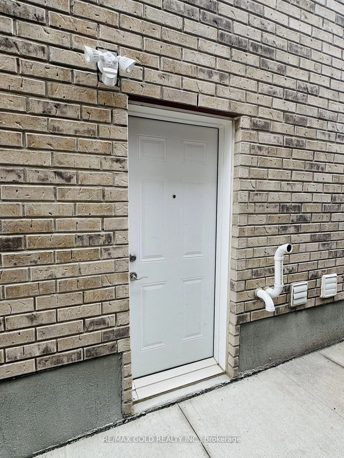 Photo 4 of 305 Sedgewood Street, Kitchener — HOMEH