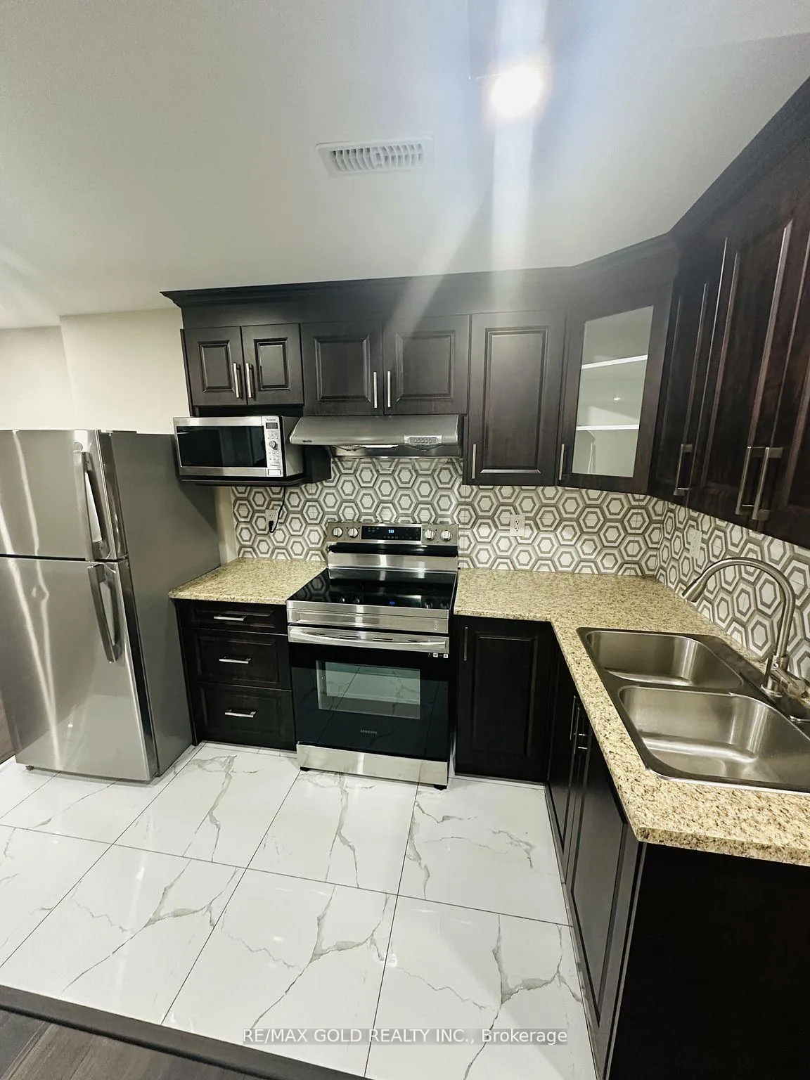 Photo 8 of 305 Sedgewood Street, Kitchener — HOMEH
