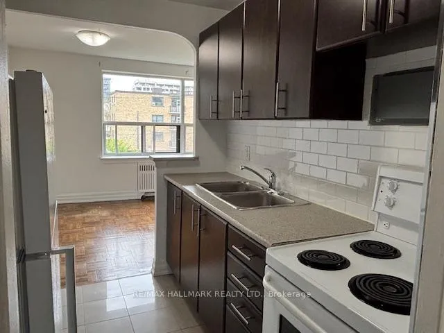 Photo 7 of Unit 114, 2 Newholm Road, Etobicoke, Stonegate-Queensway — HOMEH