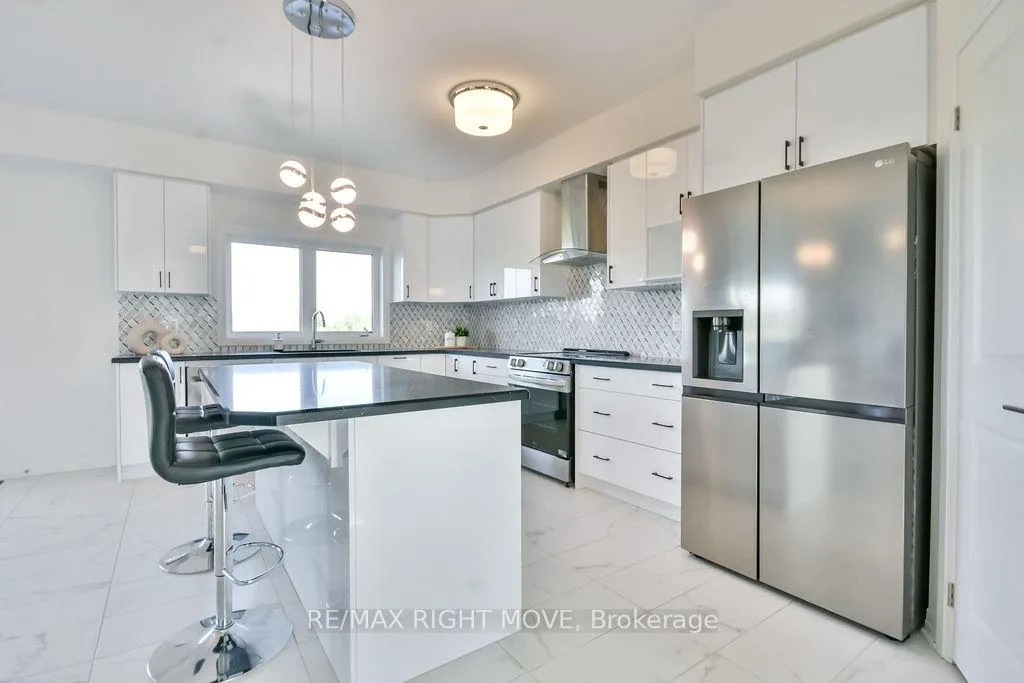 Photo 5 of 3721 Quayside Drive, Severn, West Shore — HOMEH