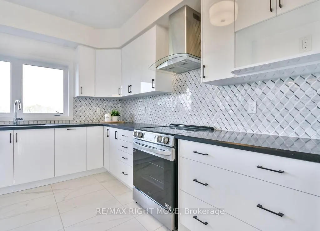 Photo 10 of 3721 Quayside Drive, Severn, West Shore — HOMEH