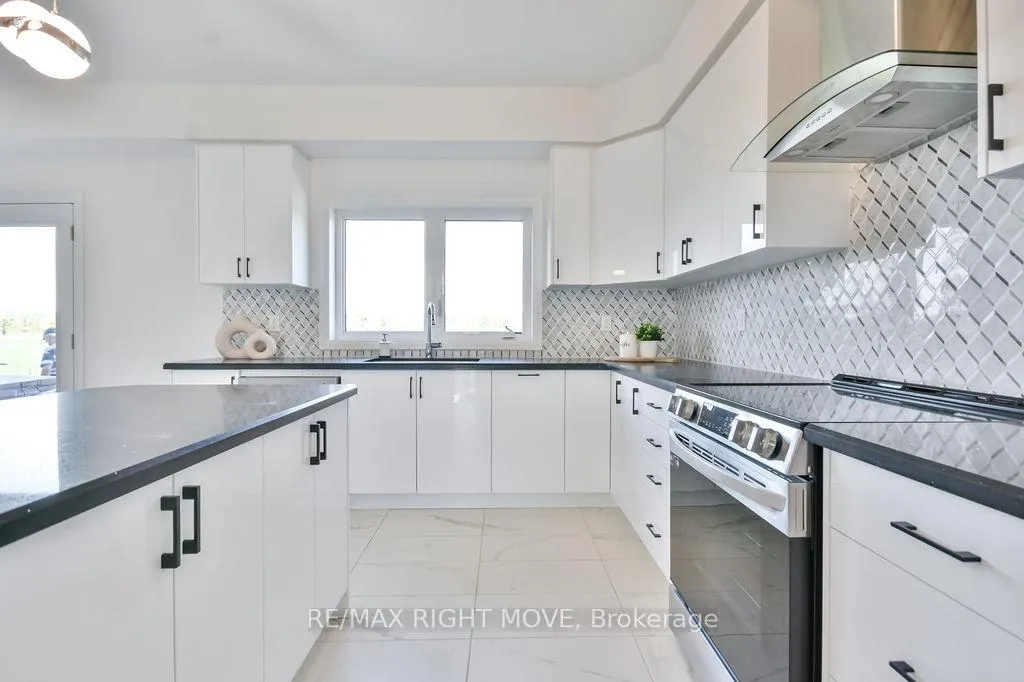 Photo 11 of 3721 Quayside Drive, Severn, West Shore — HOMEH