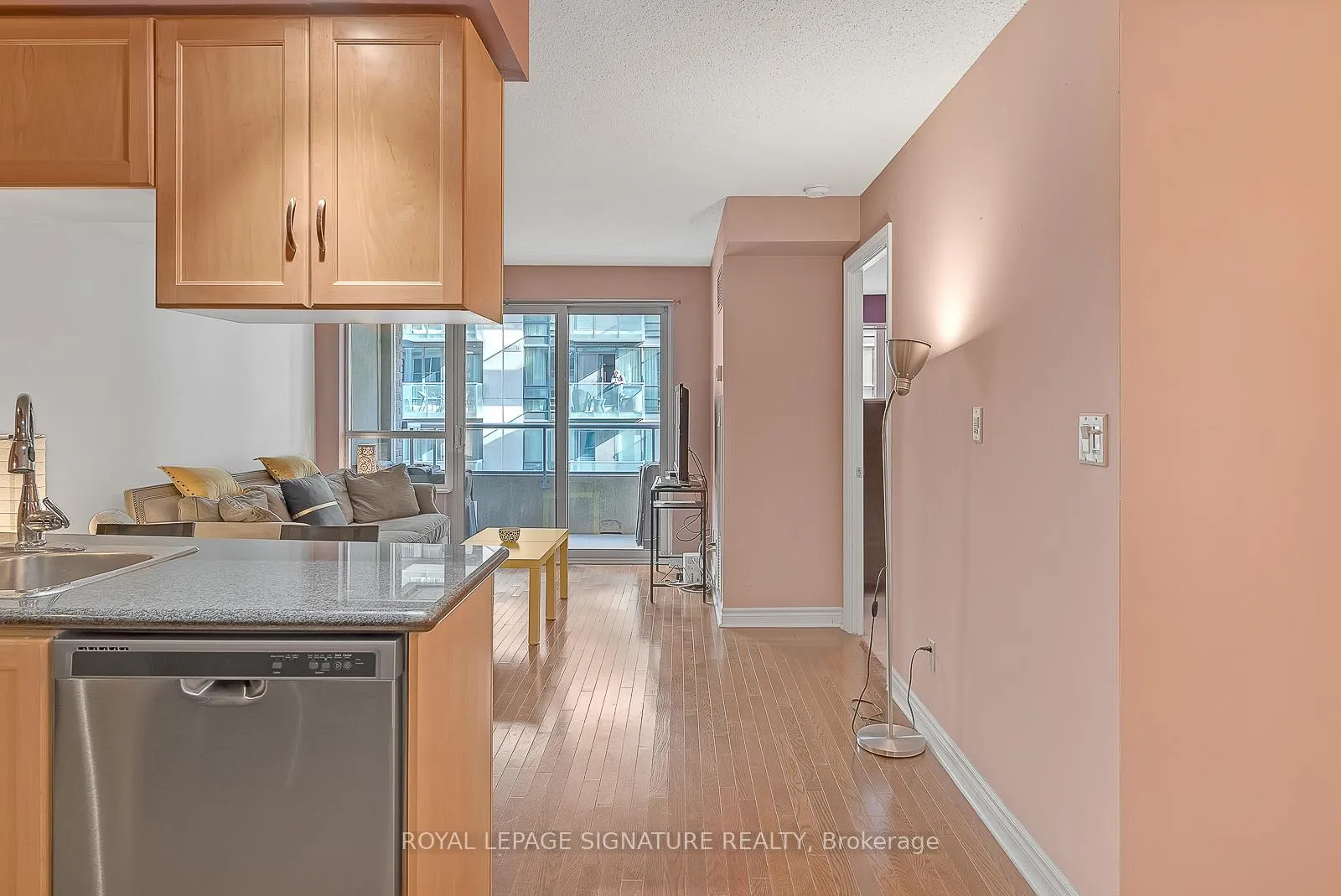 Photo 2 of Unit 710, 270 Wellington Street W, Toronto, Waterfront Communities — HOMEH