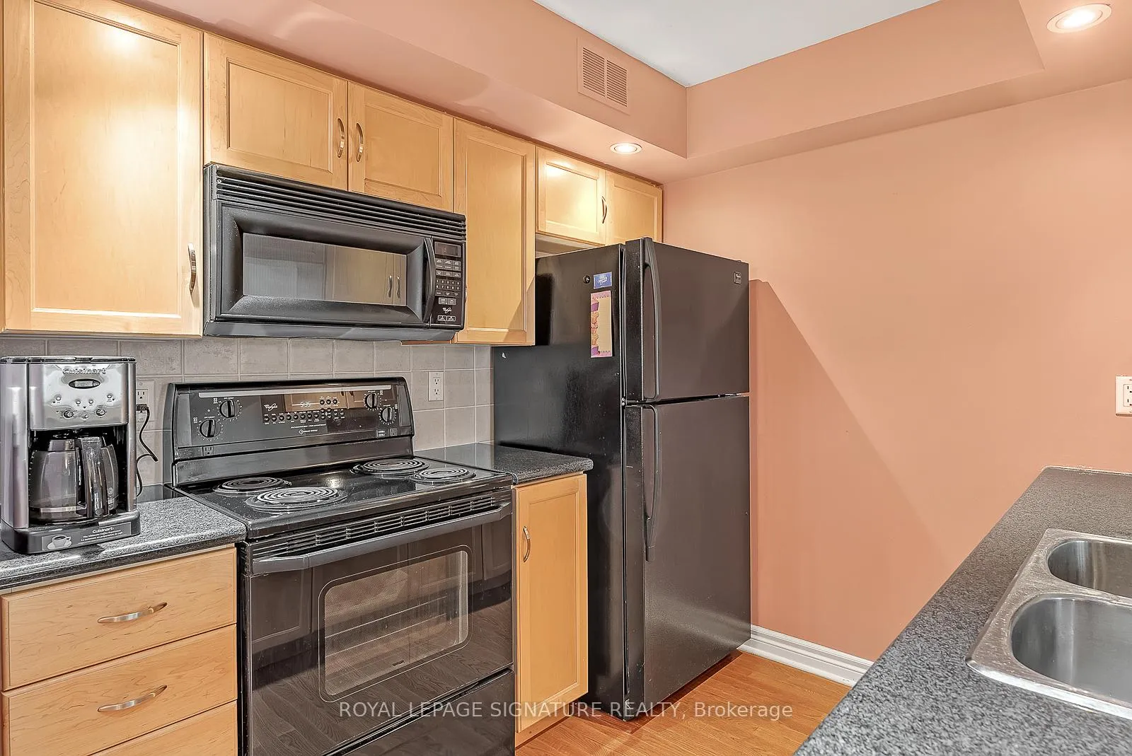 Photo 4 of Unit 710, 270 Wellington Street W, Toronto, Waterfront Communities — HOMEH