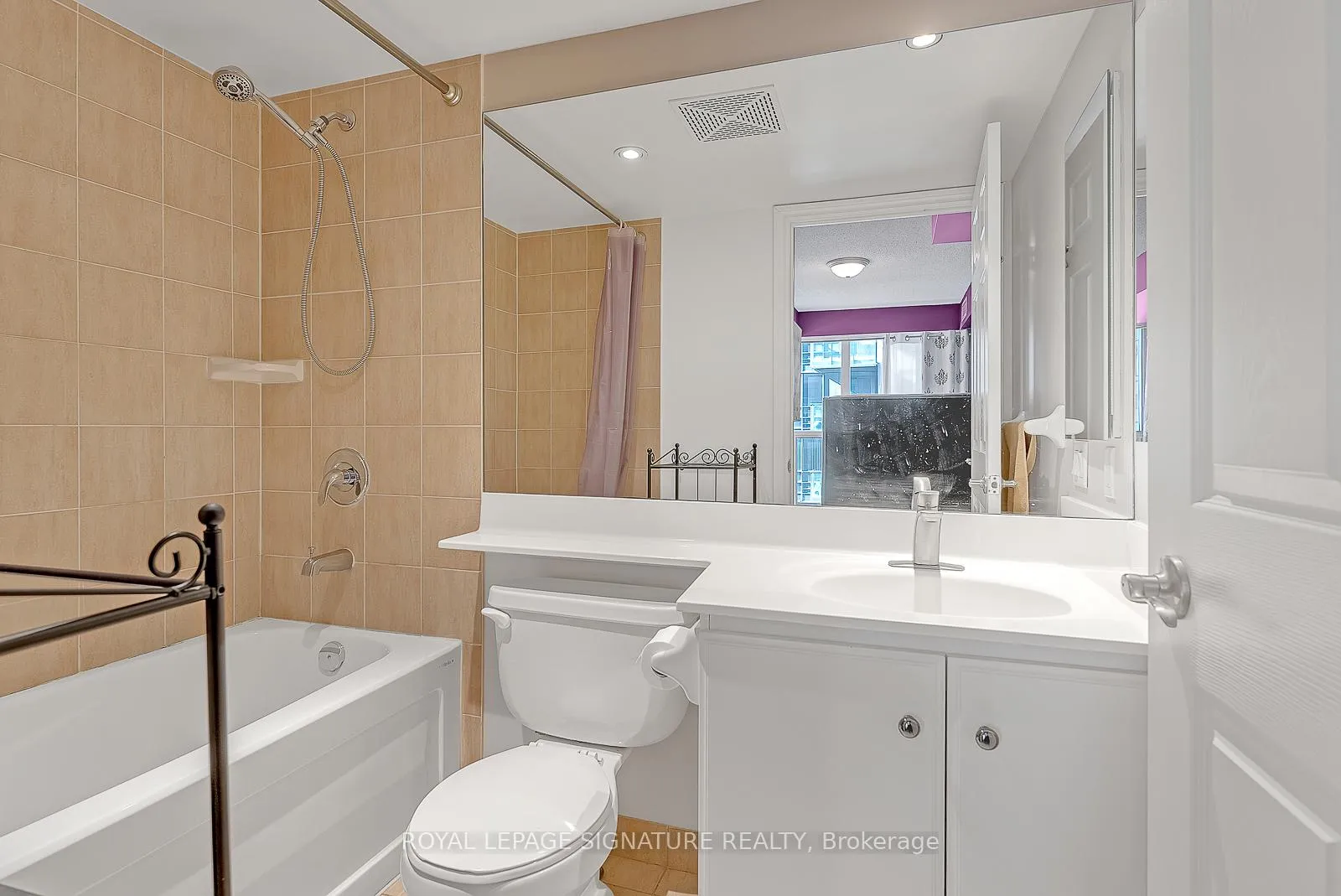 Photo 14 of Unit 710, 270 Wellington Street W, Toronto, Waterfront Communities — HOMEH