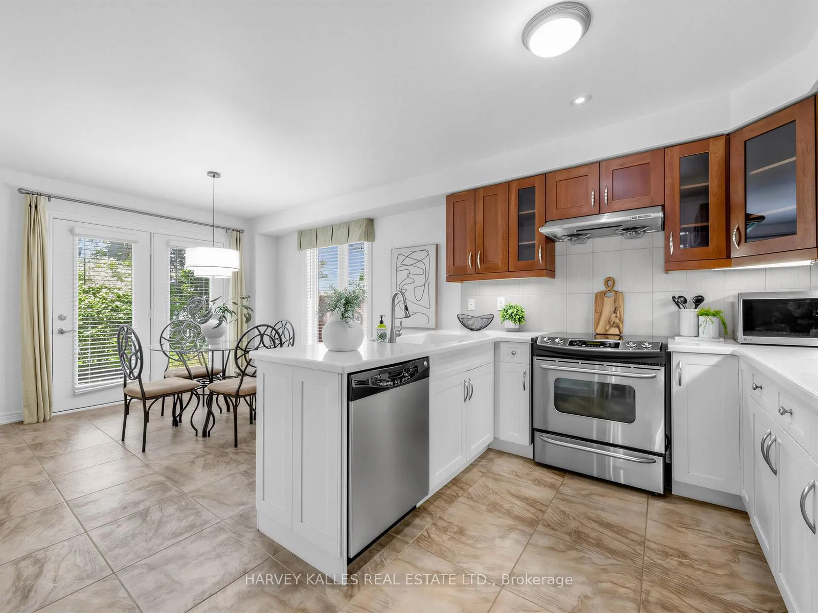 Photo 4 of 1636 Glenbourne Drive, Oshawa, Pinecrest — HOMEH