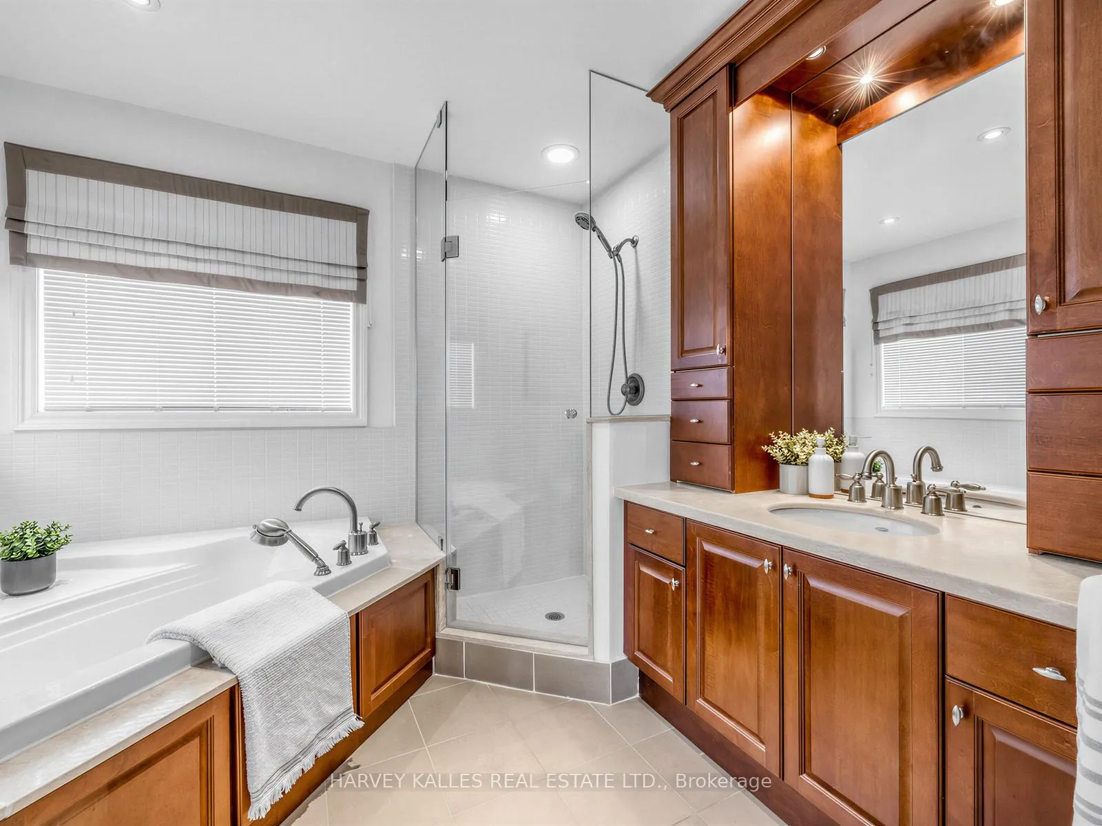 Photo 12 of 1636 Glenbourne Drive, Oshawa, Pinecrest — HOMEH