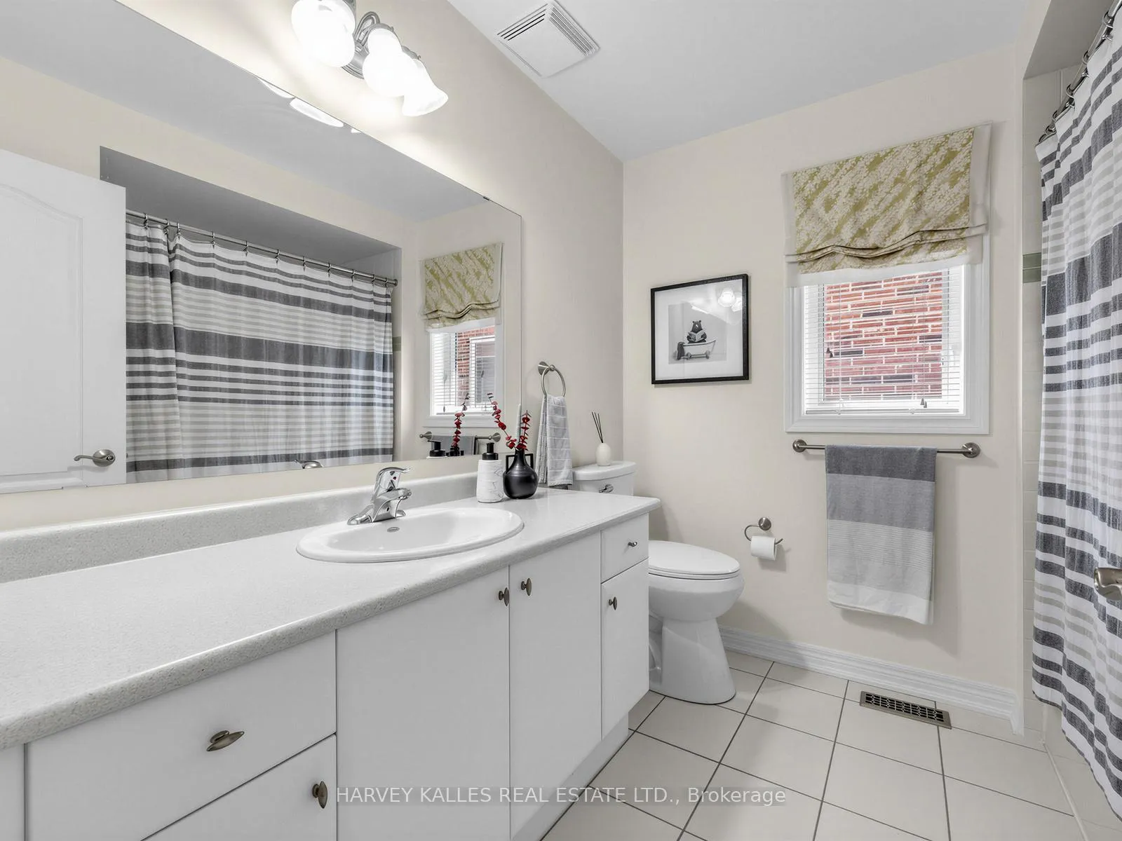 Photo 15 of 1636 Glenbourne Drive, Oshawa, Pinecrest — HOMEH