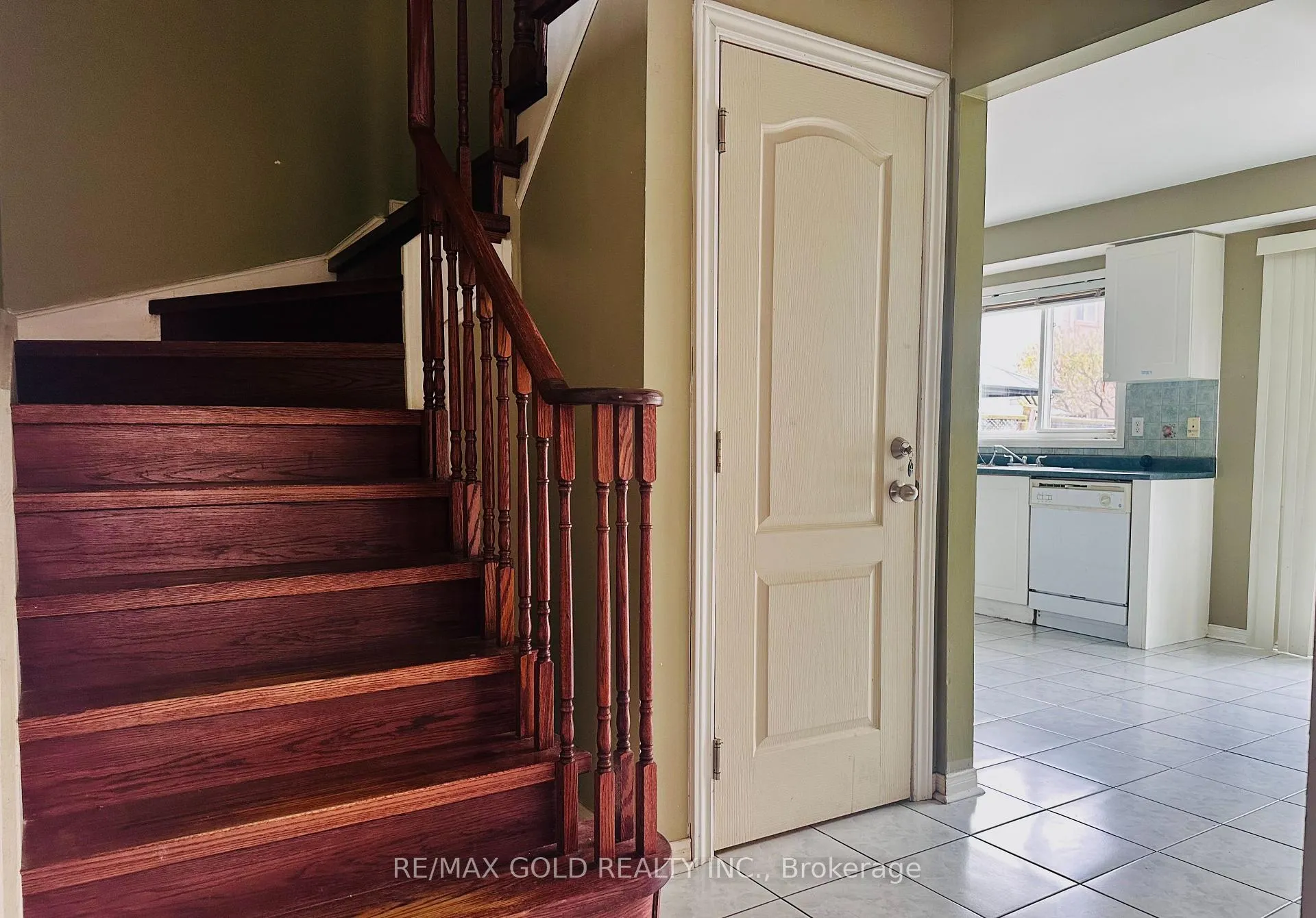 Photo 3 of 55 Linderwood Drive, Brampton, Fletcher's Meadow — HOMEH