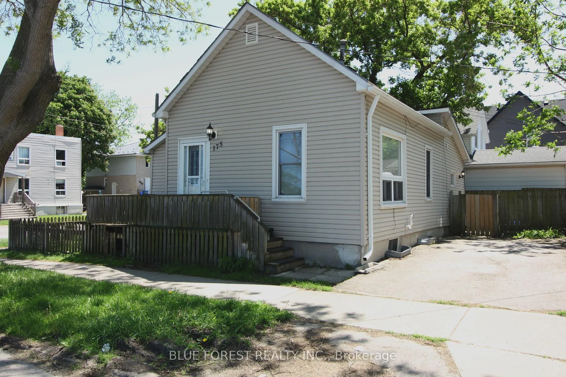 Photo 2 of 175 Davis Street, Sarnia — HOMEH