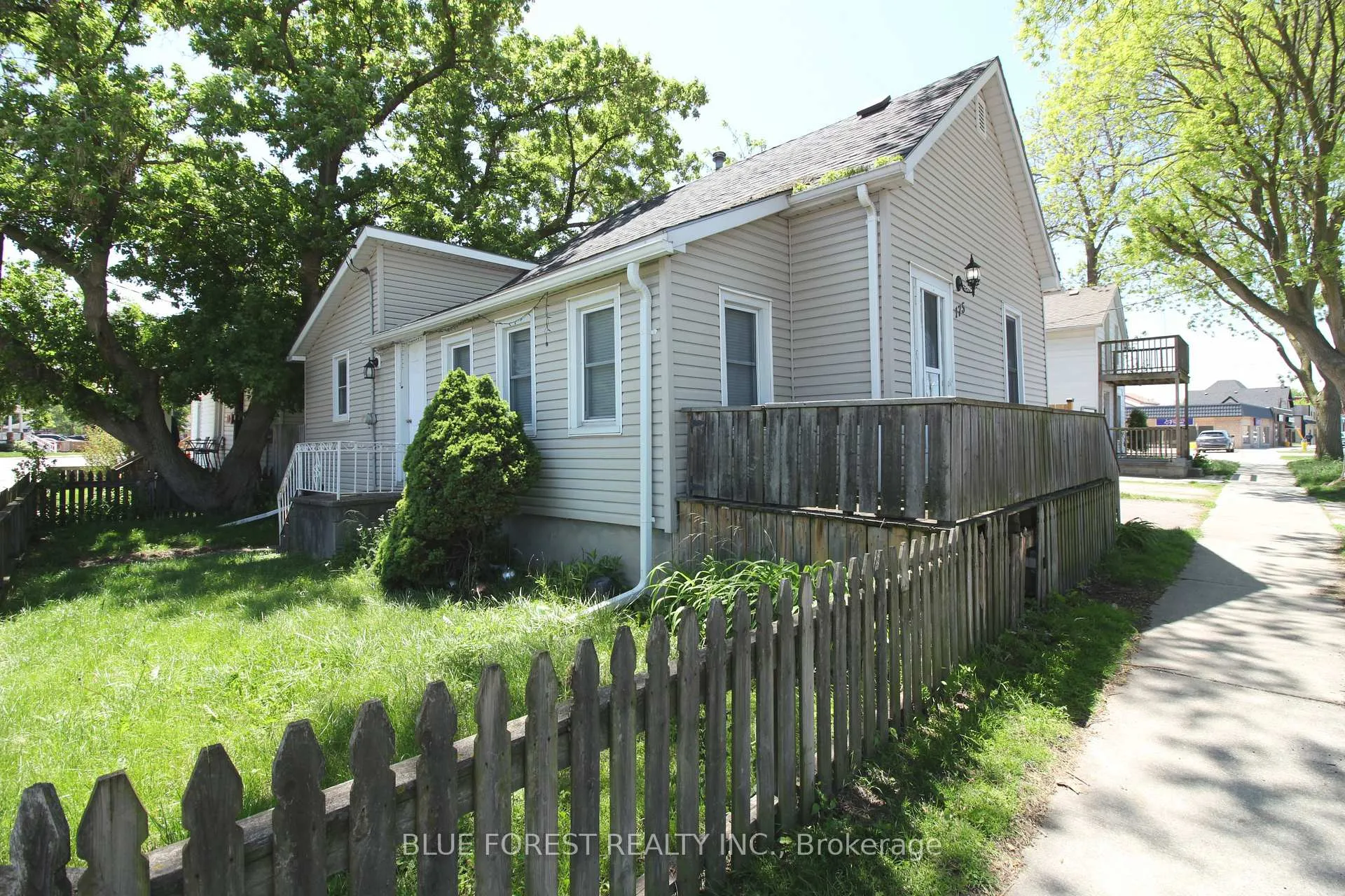 Photo 4 of 175 Davis Street, Sarnia — HOMEH