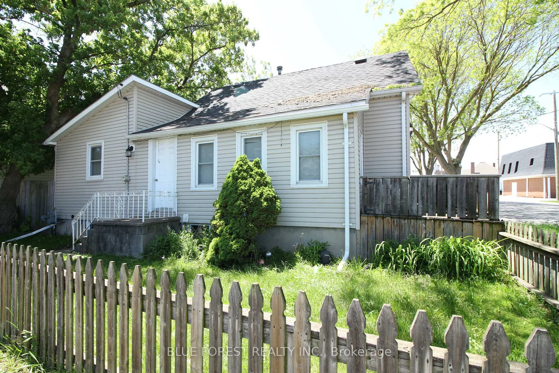 Photo 5 of 175 Davis Street, Sarnia — HOMEH
