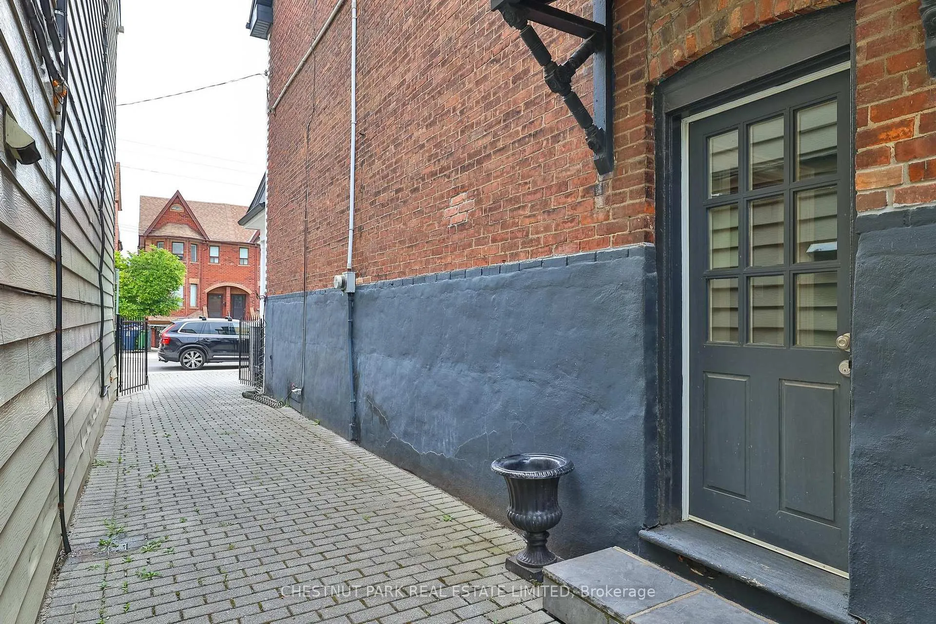 Photo 36 of 82 Bellevue Avenue, Toronto, Kensington-Chinatown — HOMEH