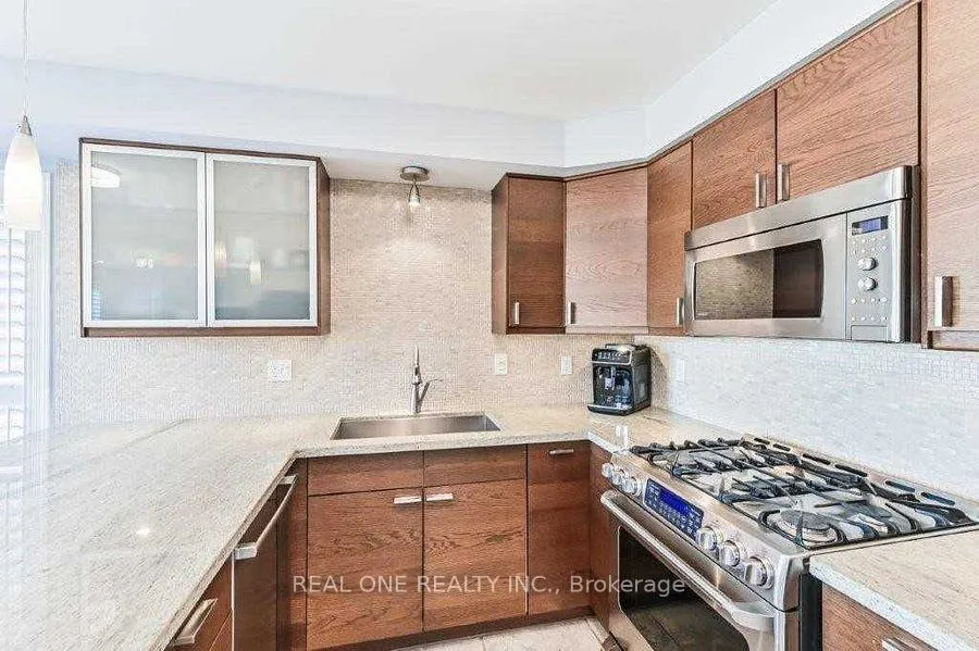 Photo 2 of 2380 Guildstone Crescent, Oakville, West Oak Trails — HOMEH