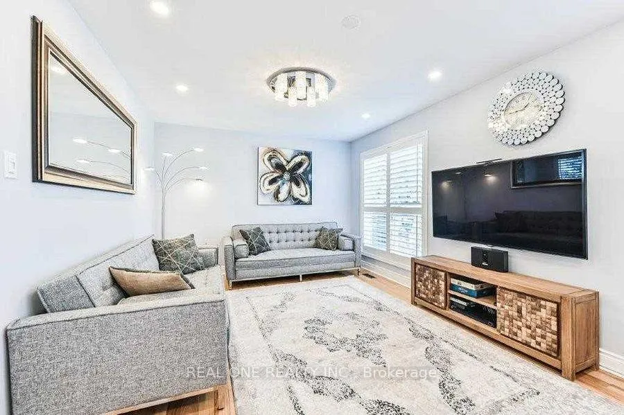 Photo 4 of 2380 Guildstone Crescent, Oakville, West Oak Trails — HOMEH