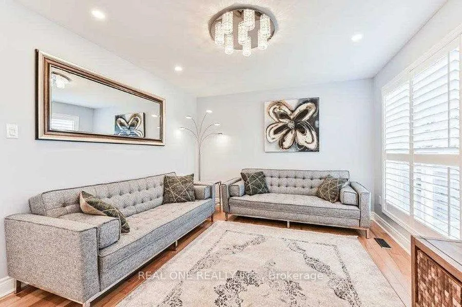 Photo 5 of 2380 Guildstone Crescent, Oakville, West Oak Trails — HOMEH
