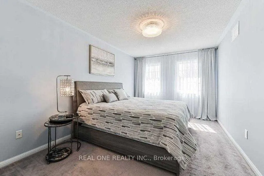 Photo 8 of 2380 Guildstone Crescent, Oakville, West Oak Trails — HOMEH