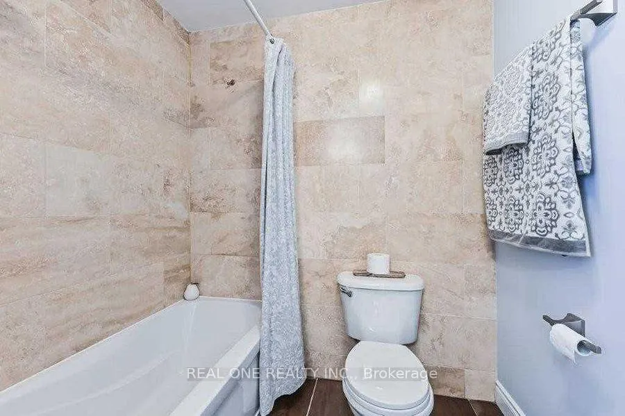 Photo 10 of 2380 Guildstone Crescent, Oakville, West Oak Trails — HOMEH