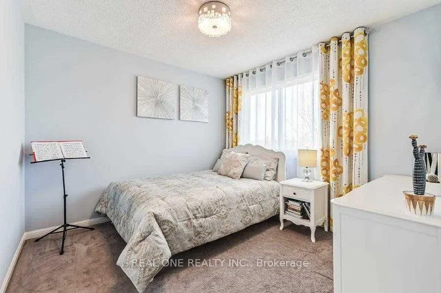 Photo 11 of 2380 Guildstone Crescent, Oakville, West Oak Trails — HOMEH