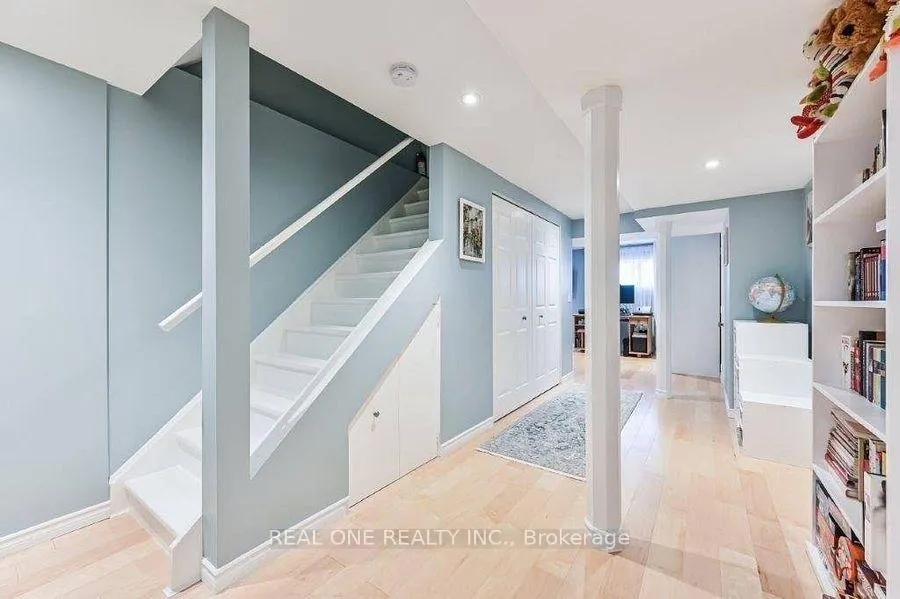 Photo 13 of 2380 Guildstone Crescent, Oakville, West Oak Trails — HOMEH