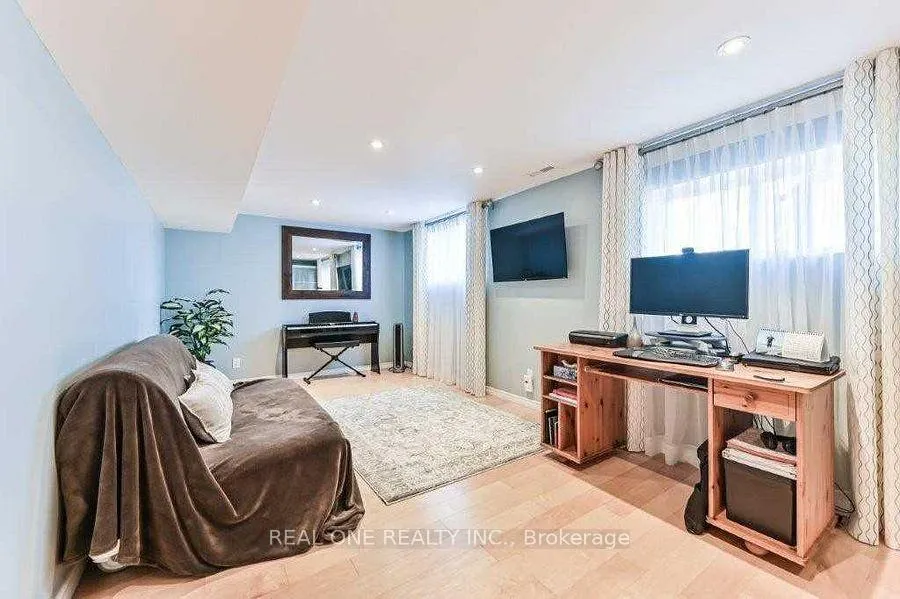 Photo 14 of 2380 Guildstone Crescent, Oakville, West Oak Trails — HOMEH