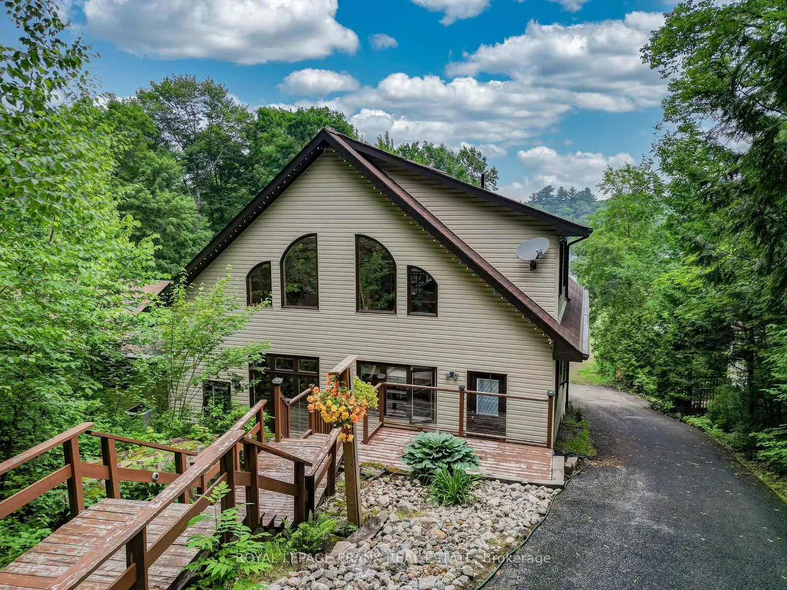 Photo 3 of 1013 Merrick Drive, Bracebridge, Oakley — HOMEH