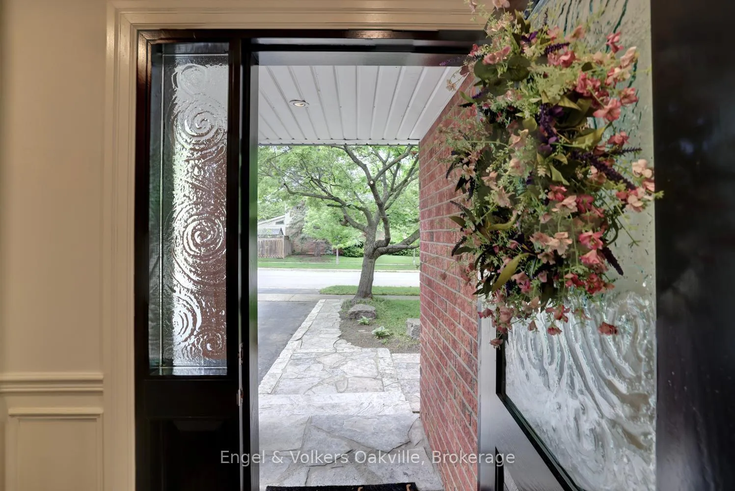 Photo 2 of 266 Mohawk Road, Oakville, Bronte — HOMEH