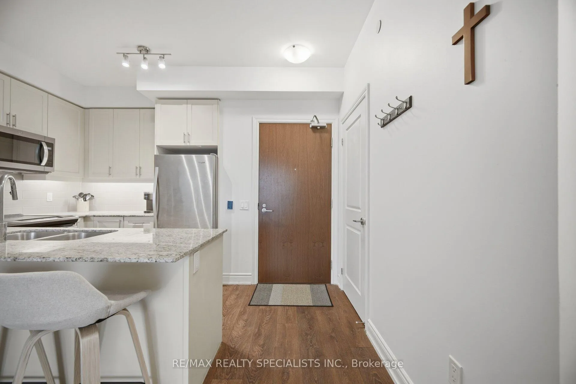 Photo 6 of Unit 405, 1050 Main Street E, Milton, Dempsey — HOMEH