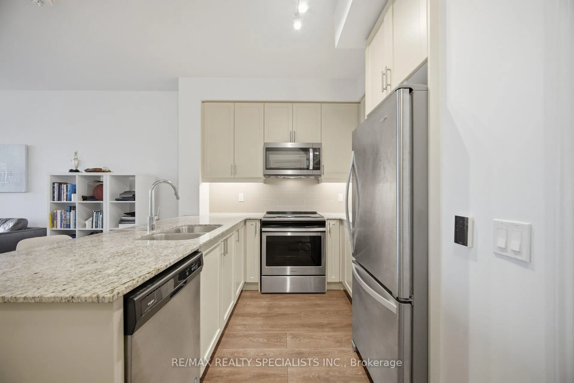 Photo 8 of Unit 405, 1050 Main Street E, Milton, Dempsey — HOMEH
