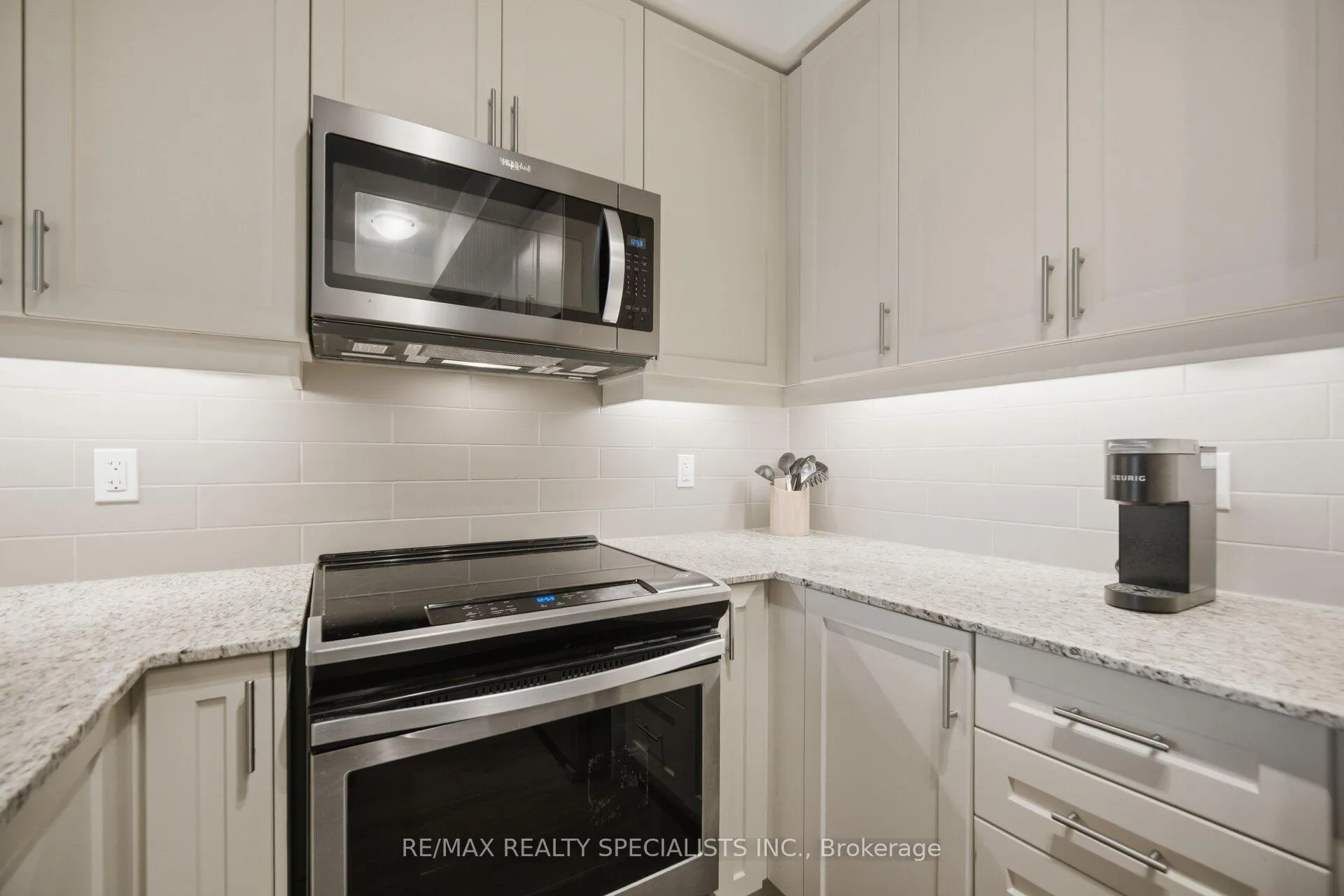 Photo 9 of Unit 405, 1050 Main Street E, Milton, Dempsey — HOMEH