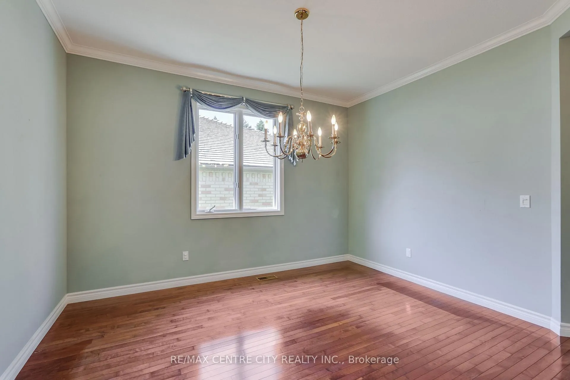 Photo 7 of Unit 68, 1040 Riverside Drive, London, North Q — HOMEH