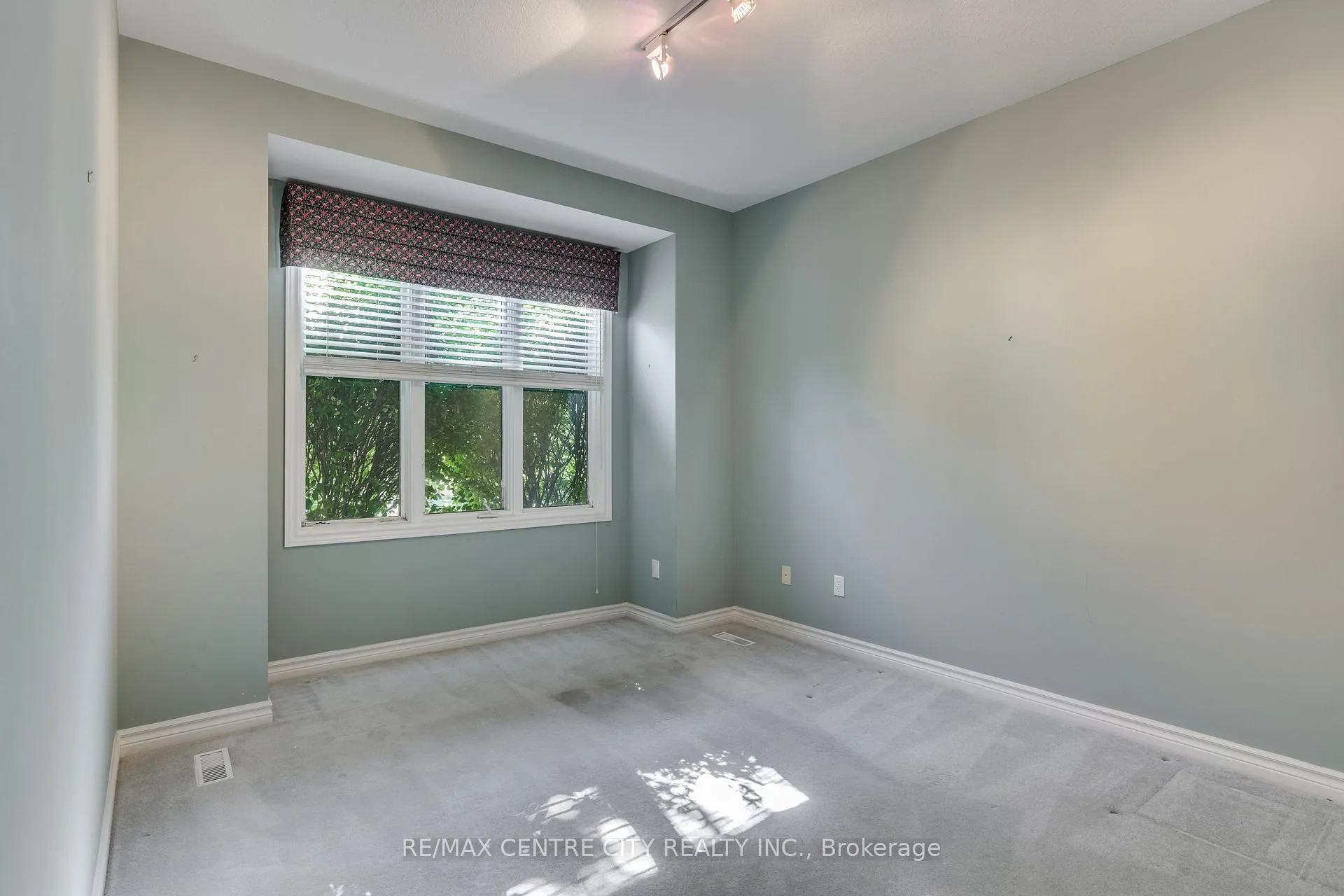 Photo 10 of Unit 68, 1040 Riverside Drive, London, North Q — HOMEH