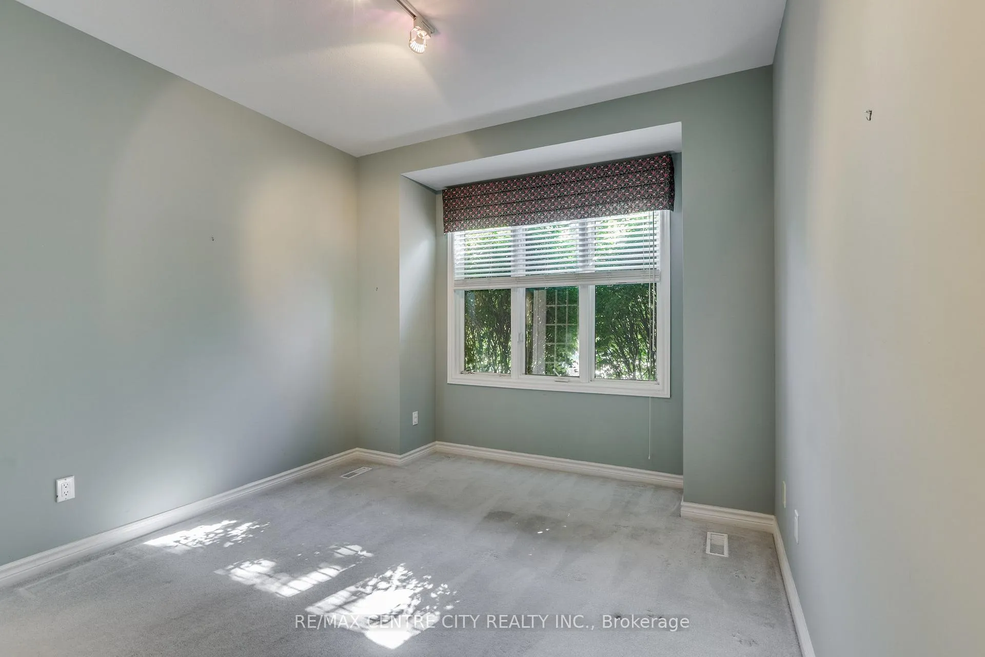 Photo 11 of Unit 68, 1040 Riverside Drive, London, North Q — HOMEH