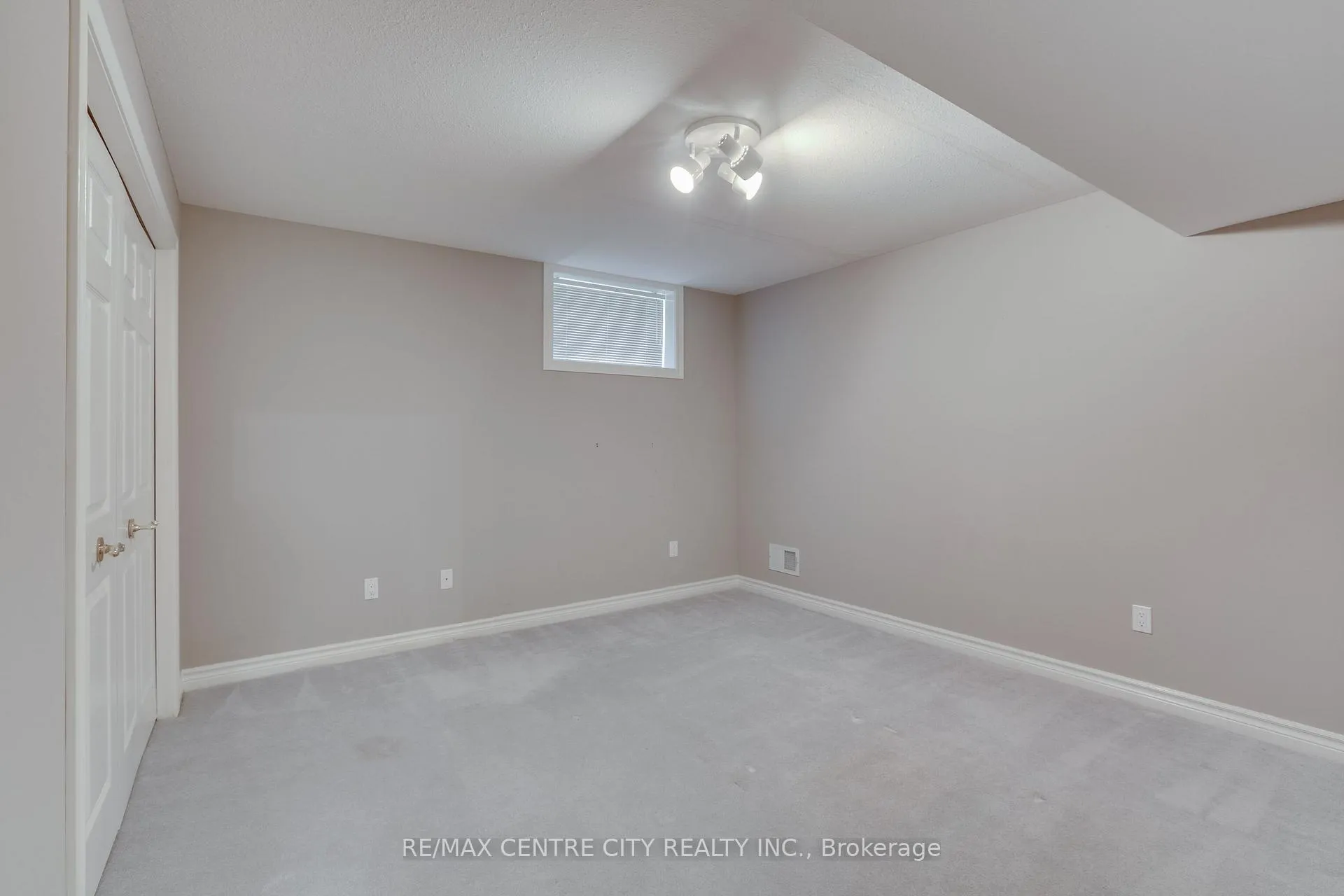 Photo 35 of Unit 68, 1040 Riverside Drive, London, North Q — HOMEH