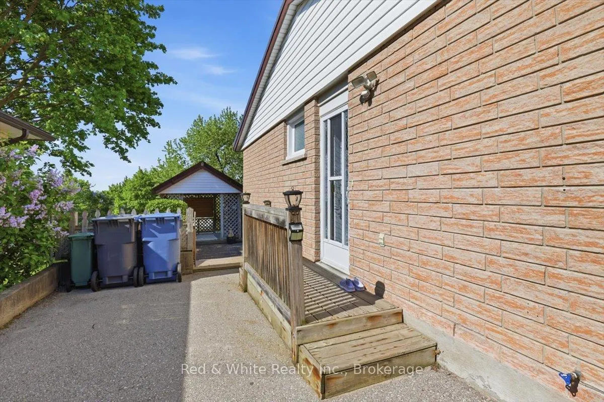 Photo 5 of 43 Mcilwraith Crescent, Guelph, Grange Road — HOMEH