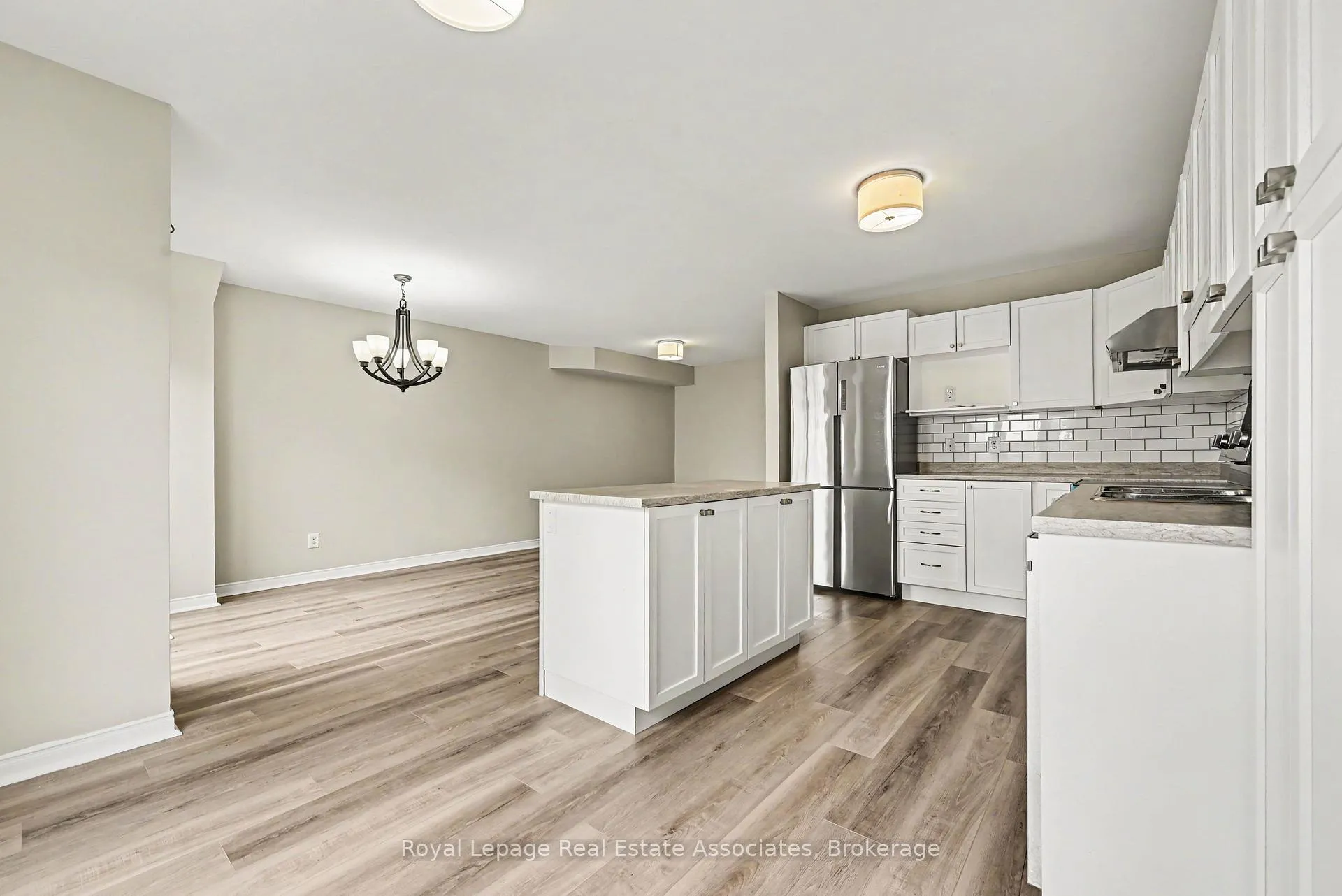 Photo 6 of 158 Lokoya Street, Ottawa, Kanata - Emerald Meadows/Trailwest — HOMEH
