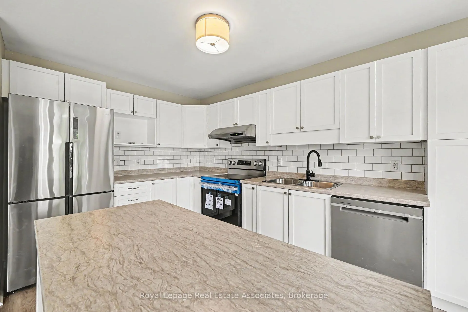 Photo 7 of 158 Lokoya Street, Ottawa, Kanata - Emerald Meadows/Trailwest — HOMEH
