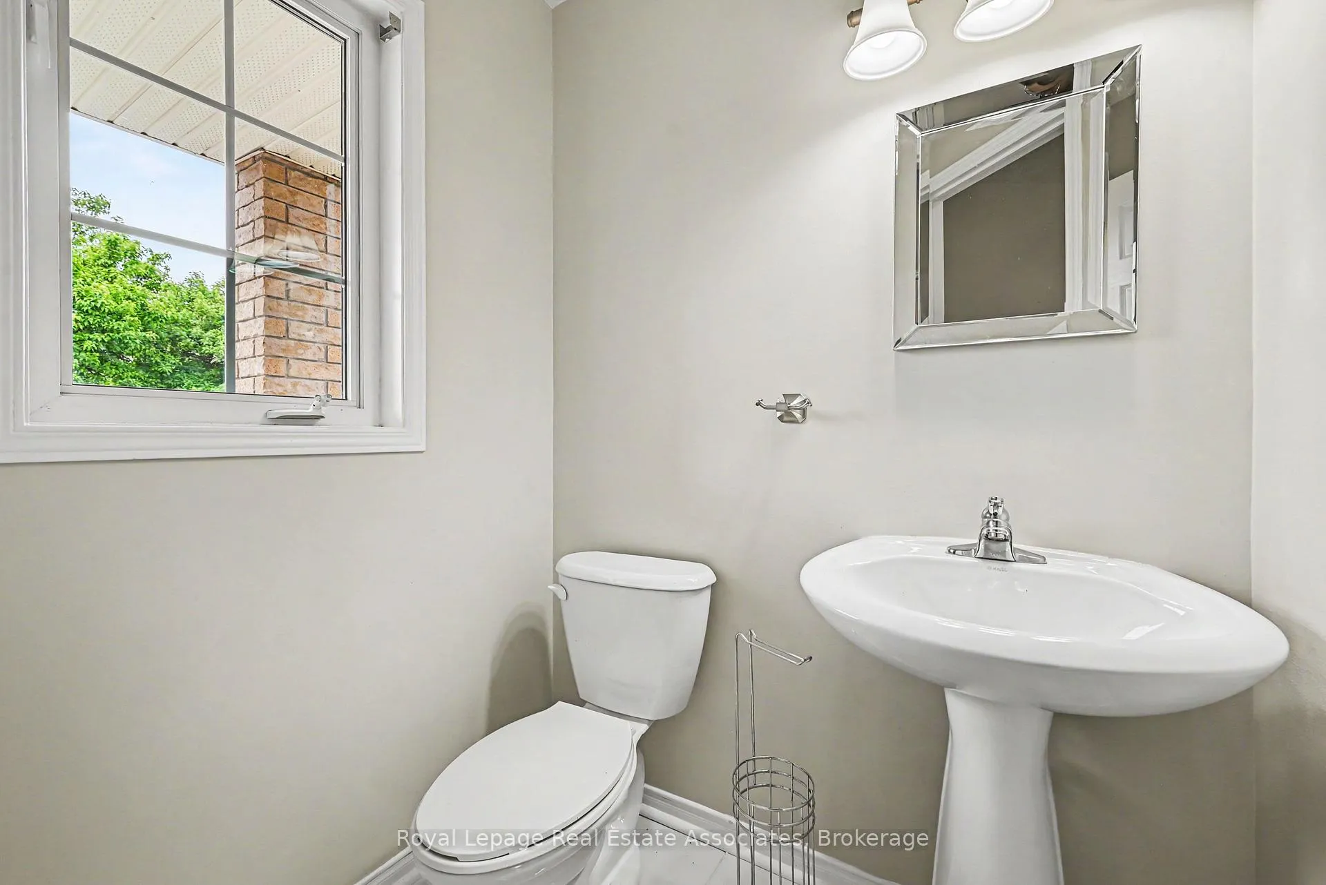 Photo 8 of 158 Lokoya Street, Ottawa, Kanata - Emerald Meadows/Trailwest — HOMEH