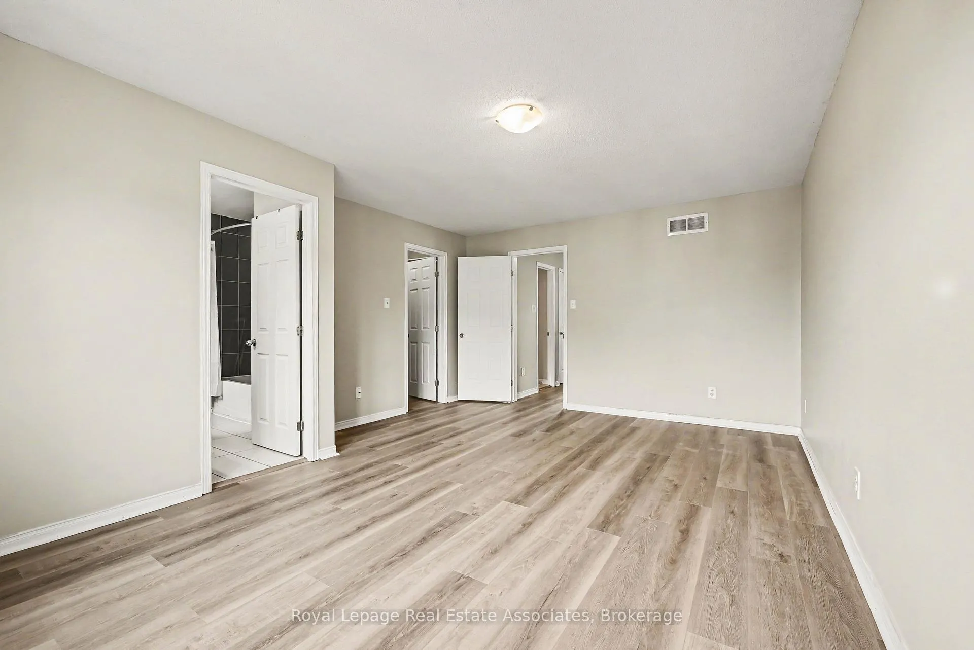 Photo 9 of 158 Lokoya Street, Ottawa, Kanata - Emerald Meadows/Trailwest — HOMEH